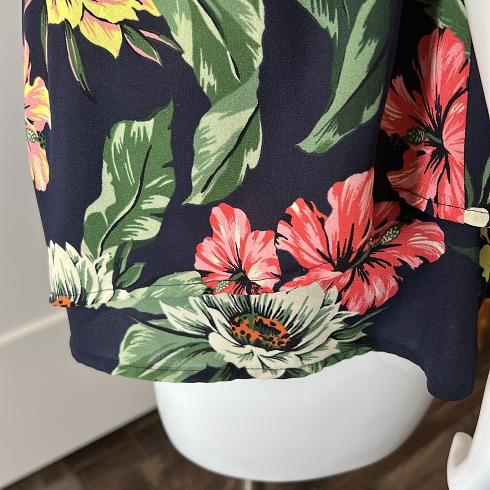 Aritzia Sunday Best Tropical Layered Shorts - Picture 9 of 16